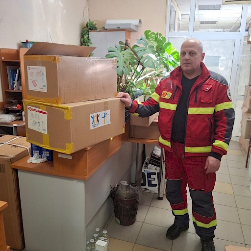 Das Verladen der Hilfsgüter dauert eine Weile...